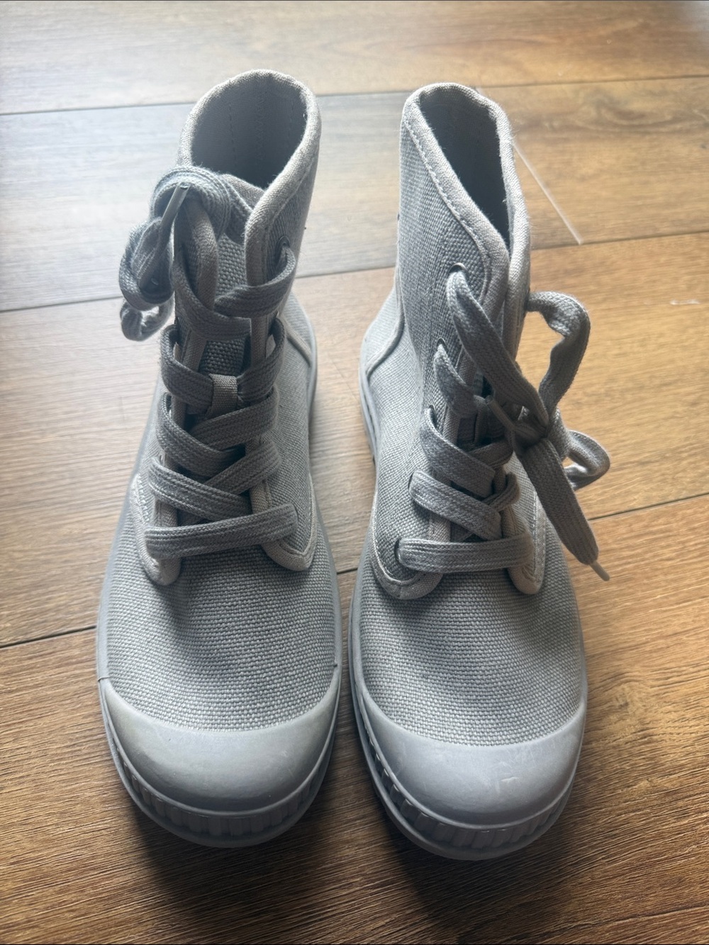 SO Gray High-Top Canvas Sneakers Size 7 1/2 women